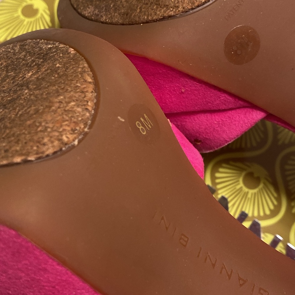 NWB Fucsia Flame Color Gianni Bini 4 1/2” heel, see photos below, never worn. - Picture 5 of 9